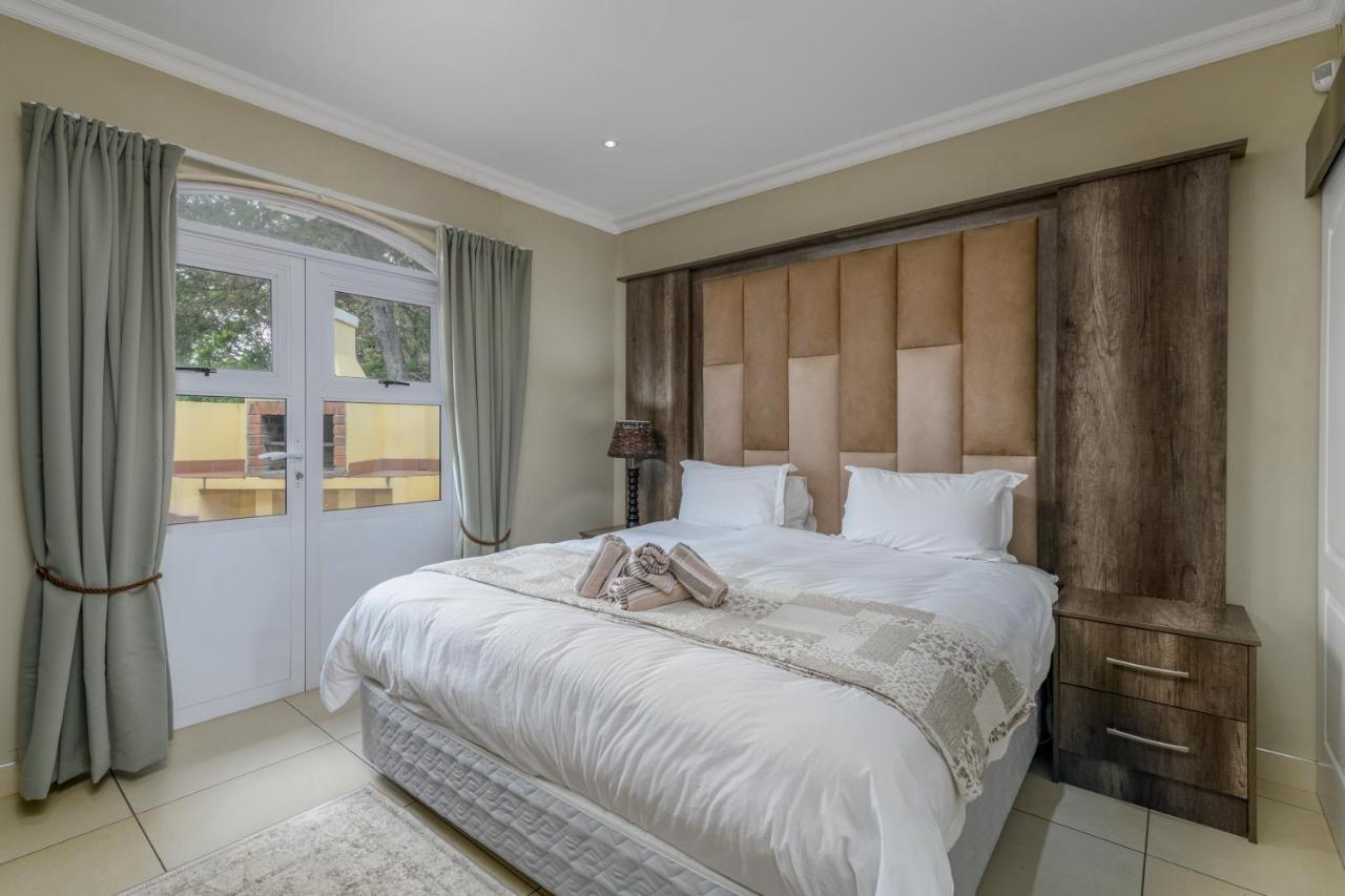 Villa Caylee Caribbean Estates - Ultra-Luxurious - Rimas Interiors Designs - Private Beachfront Escape - Premium Serviced For 8 Guests Port Edward Eksteriør bilde