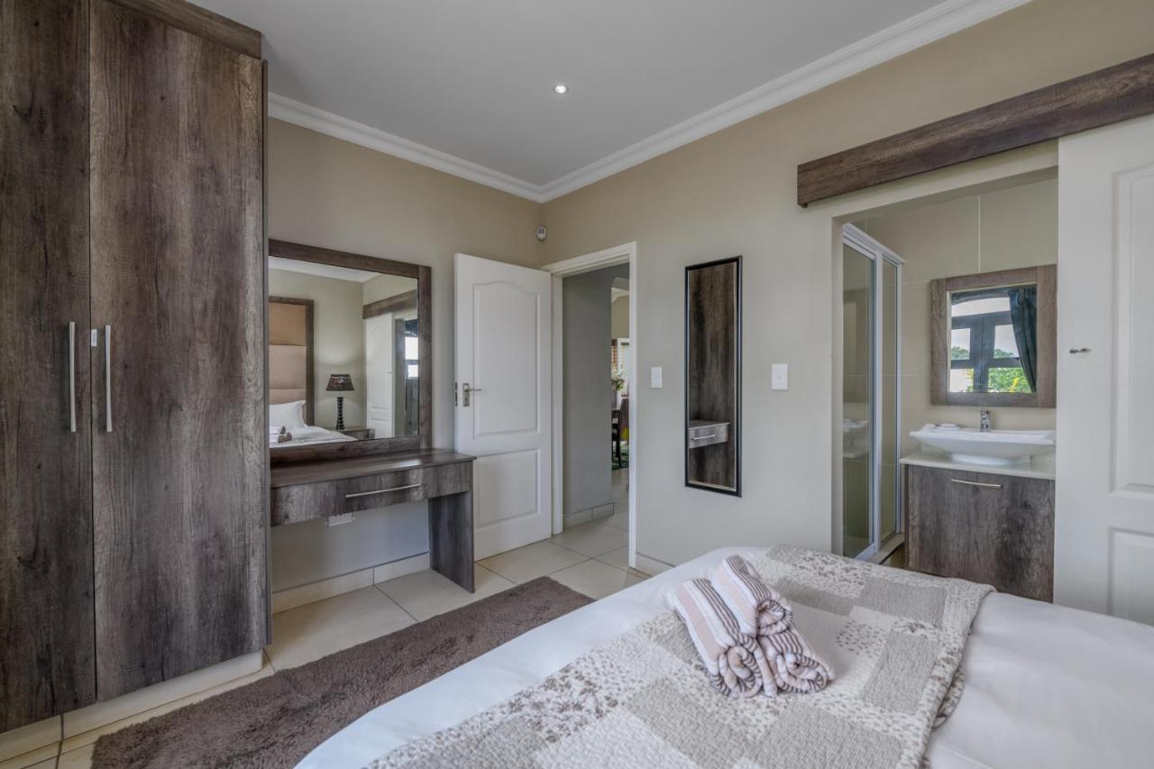 Villa Caylee Caribbean Estates - Ultra-Luxurious - Rimas Interiors Designs - Private Beachfront Escape - Premium Serviced For 8 Guests Port Edward Eksteriør bilde