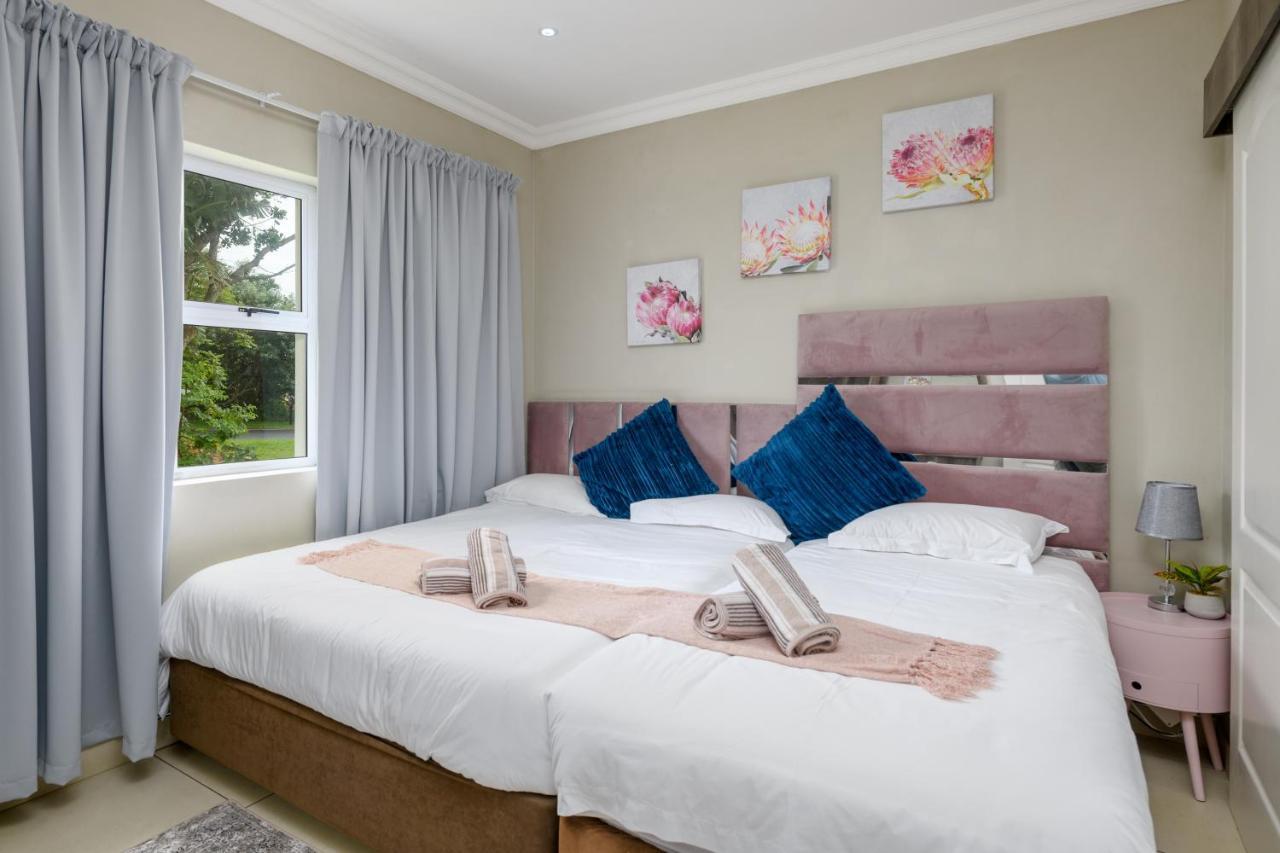Villa Caylee Caribbean Estates - Ultra-Luxurious - Rimas Interiors Designs - Private Beachfront Escape - Premium Serviced For 8 Guests Port Edward Eksteriør bilde