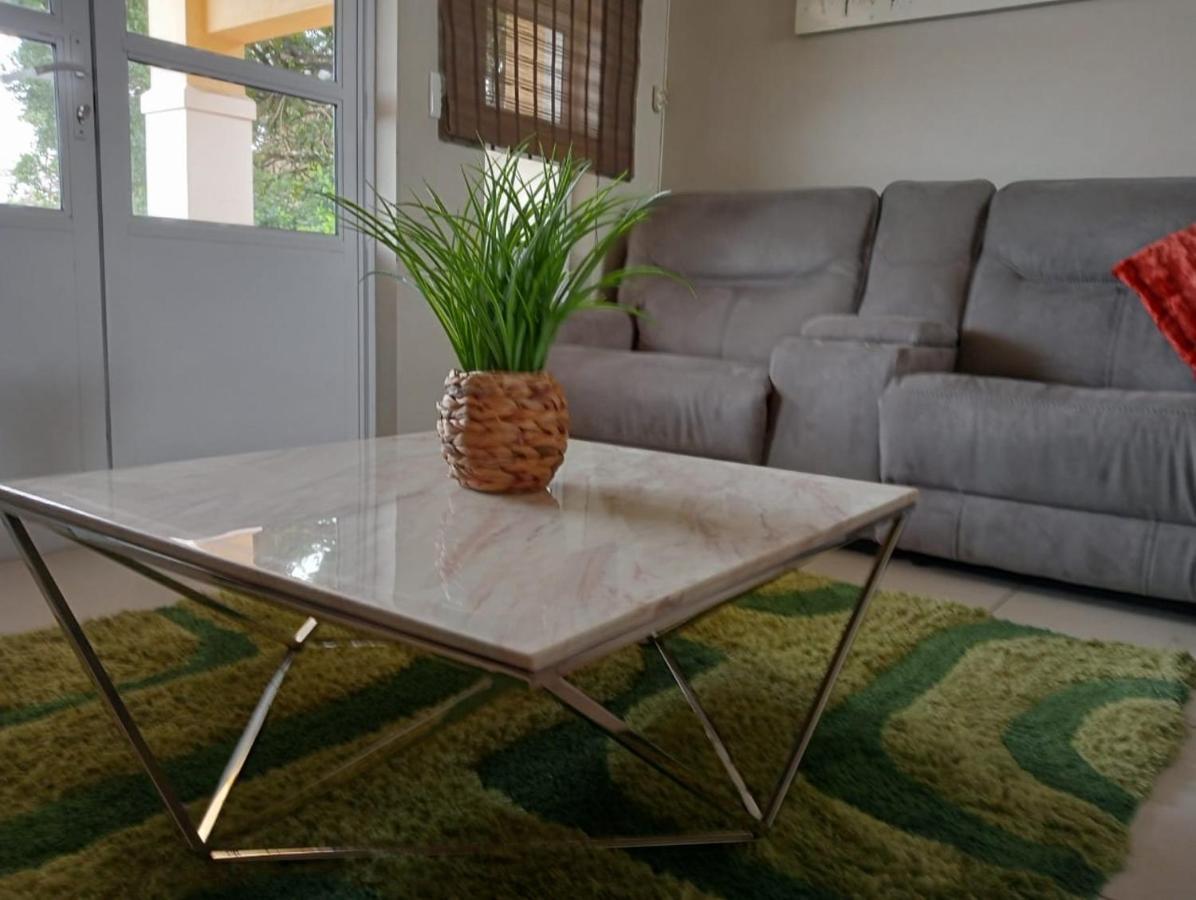 Villa Caylee Caribbean Estates - Ultra-Luxurious - Rimas Interiors Designs - Private Beachfront Escape - Premium Serviced For 8 Guests Port Edward Eksteriør bilde